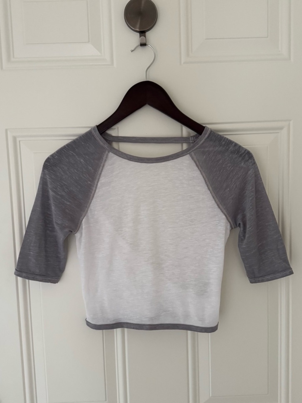 FREE PEOPLE MOVEMENT white and gray raglan crop top with criss cross open back S